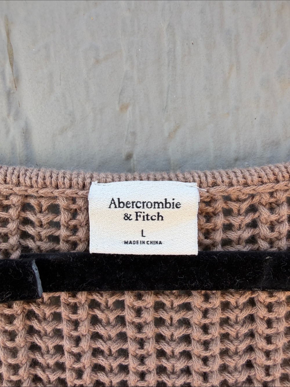 Abercrombie & Fitch Cropped Crochet Knit Sweater Size: L - Picture 3 of 6